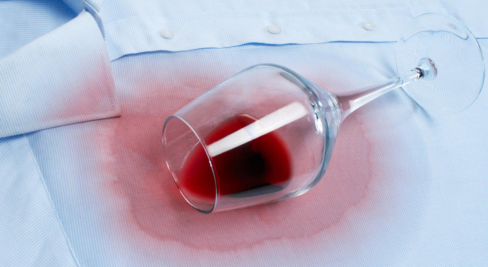 9 Metodi Testati Per Eliminare Le Macchie Di Vino Rosso